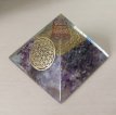 Orgonite piramide Amethist (met Flower of Life) 70-75 mm