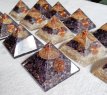Orgonite piramide Amethist (met Flower of Life) 70-75 mm