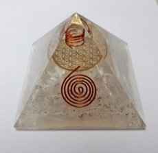 Orgonite piramide Seleniet (met Flower of Life) 70-75 mm