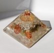 Orgonite piramide 'Extra' Labradoriet-Bergkristal-Seleniet (met flower of life) 90 mm